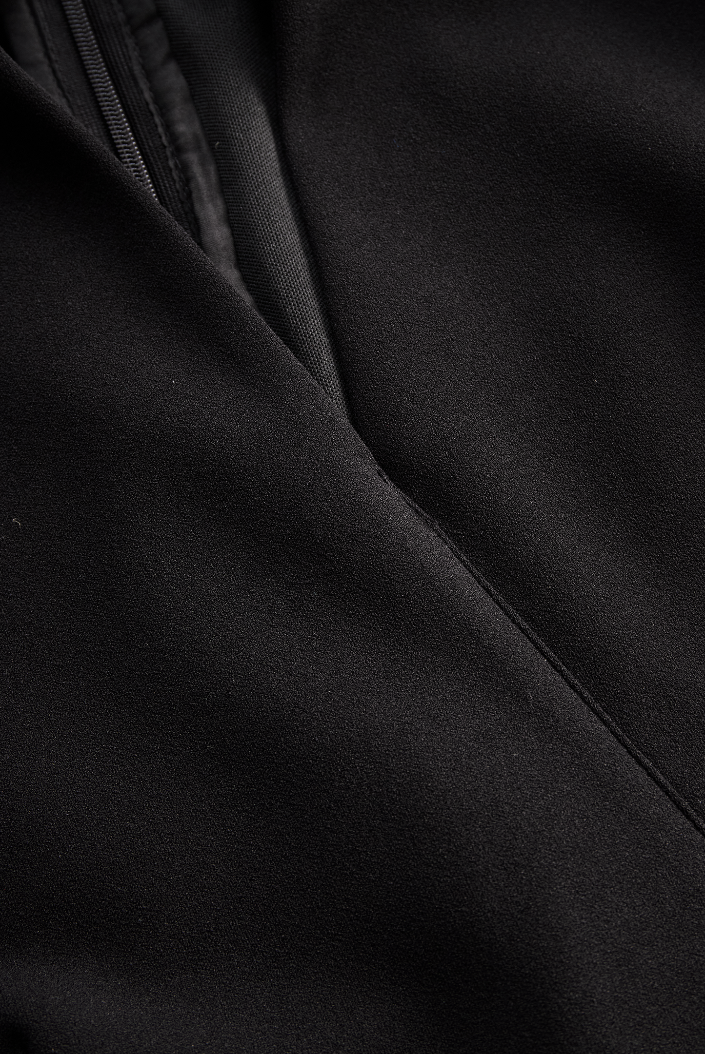 Calantha | Sleek Black Refined Midi Dress