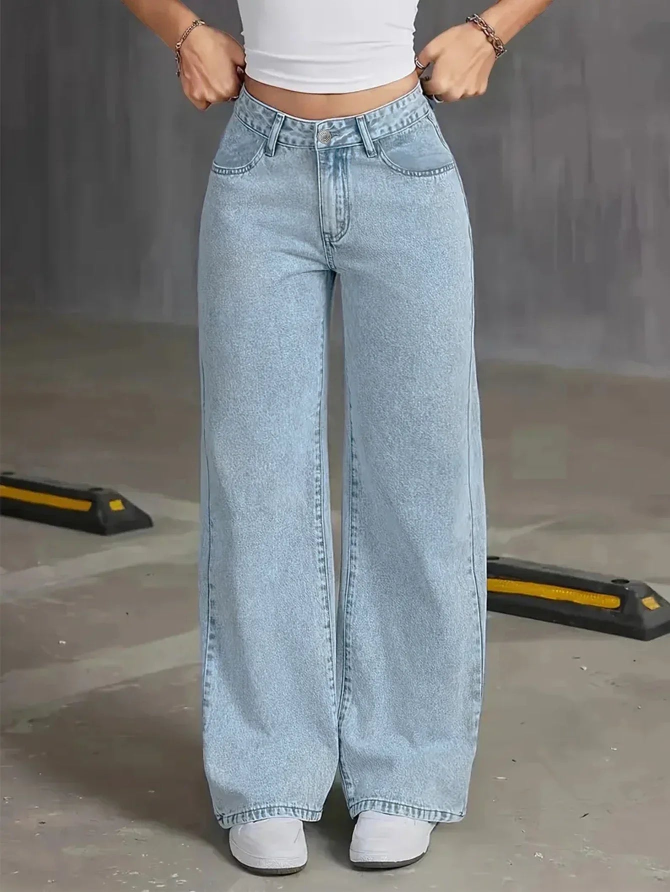 Astrid | Women’s Light Wash Wide Leg Jean in Soft Denim