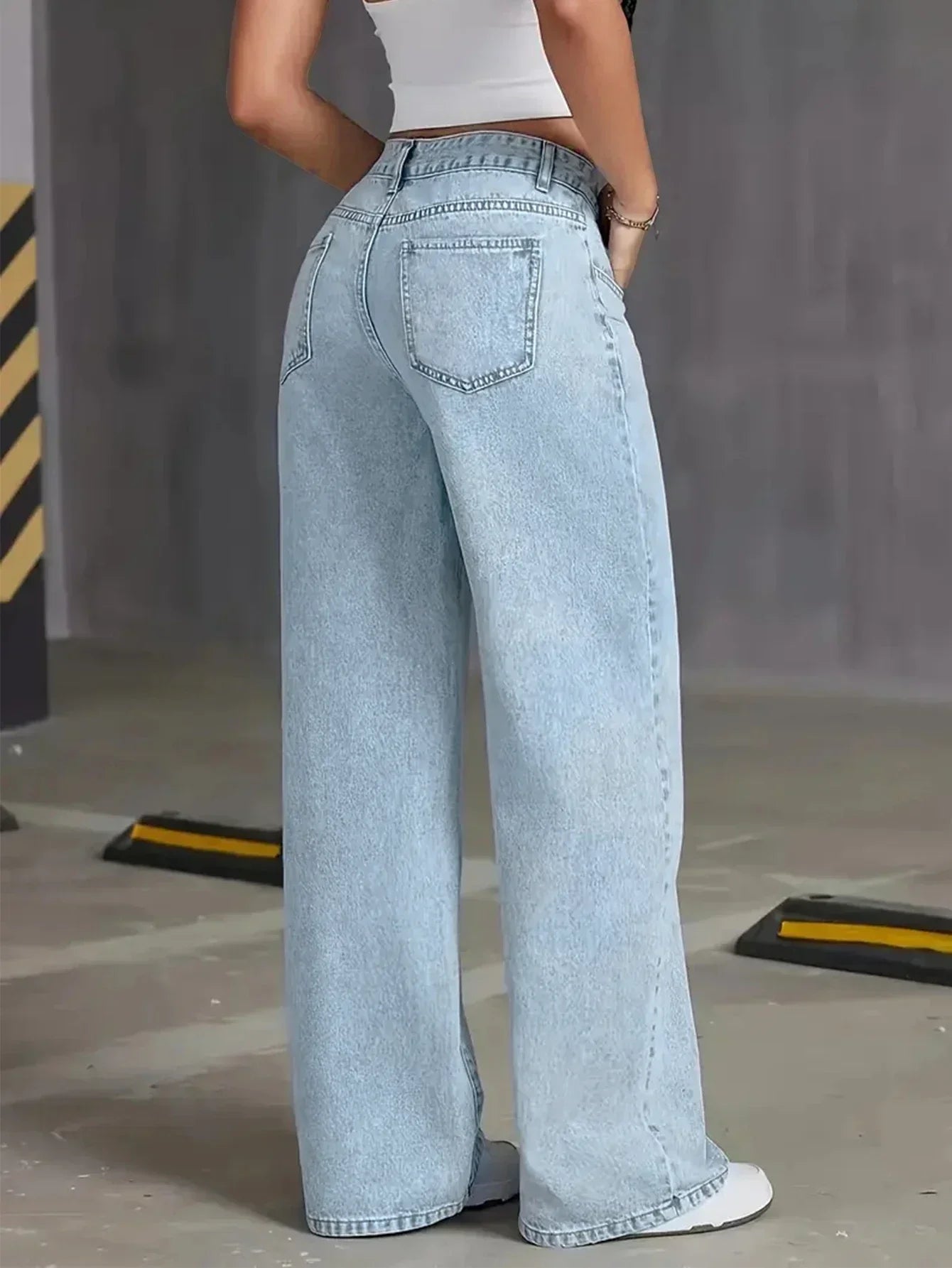 Astrid | Women’s Light Wash Wide Leg Jean in Soft Denim